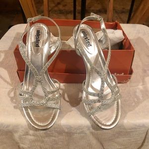 ⬇️ Unlisted dress shoes